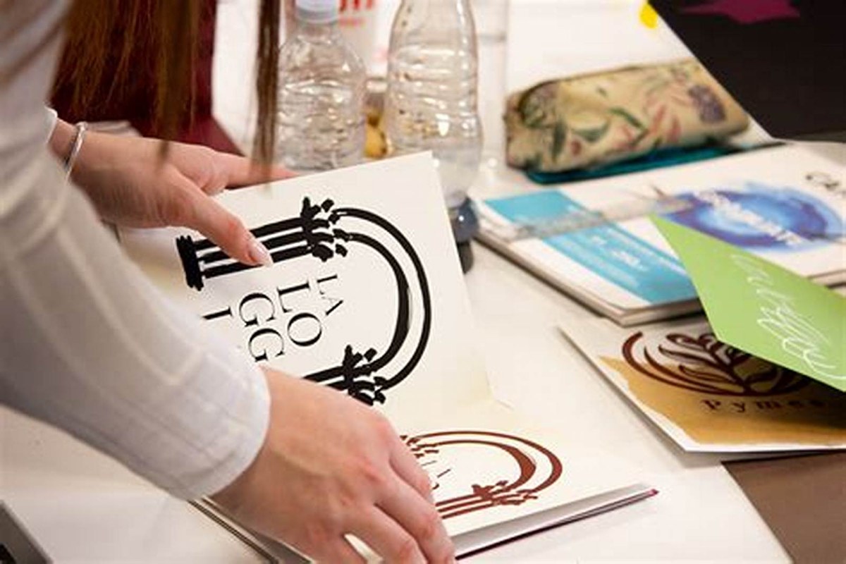 Un projet immersif en sérigraphie pour les étudiants de 2ᵉ année de Bachelor Design Graphique