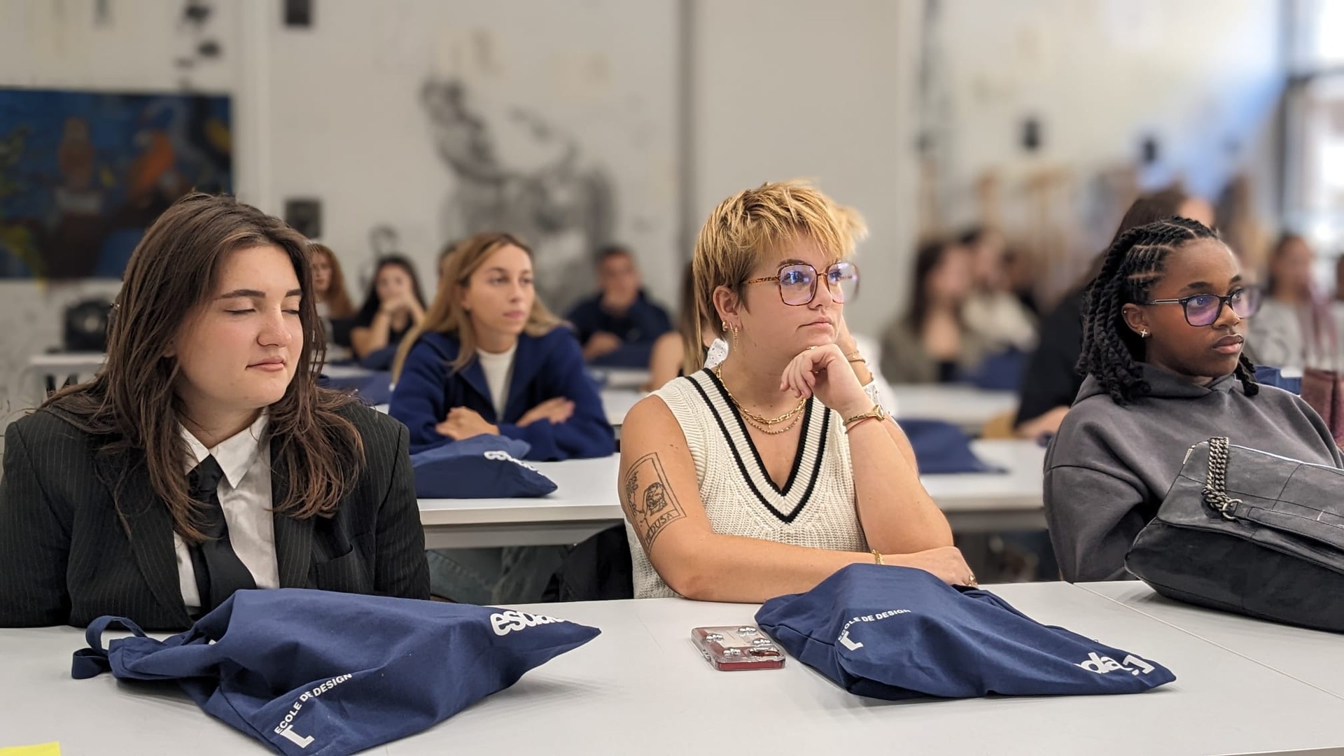 L’ESDAC souhaite à tous/toutes ses étudiant.e.s une excellente rentrée 2024 !